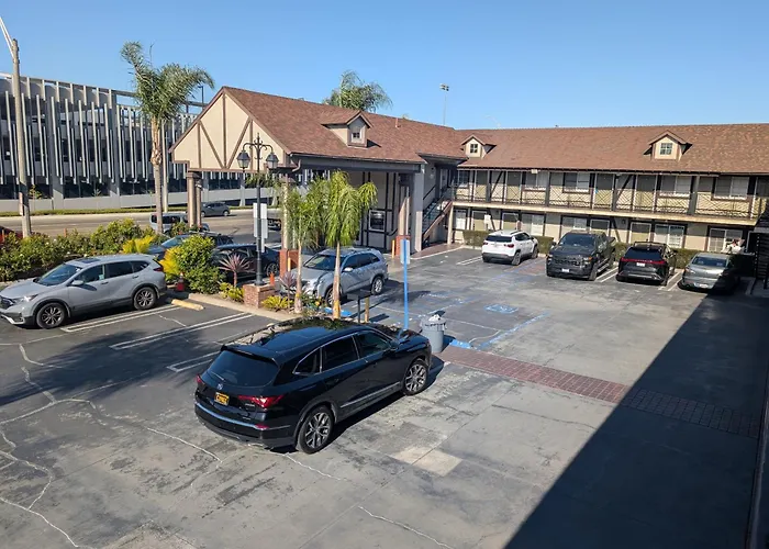 Cabana Inn & Suites