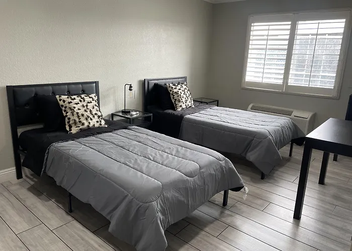 Cabana Inn & Suites